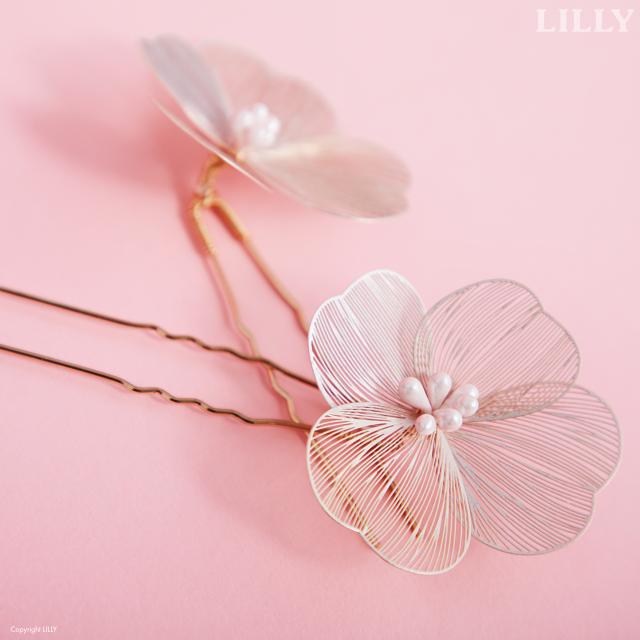 Hårnåle med blomster til konfirmationsfrisuren